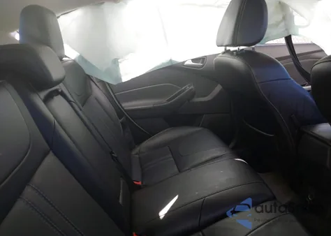 2014 Ford Focus Se z USA, uszkodzony, nr VIN 1FADP3K28EL103031